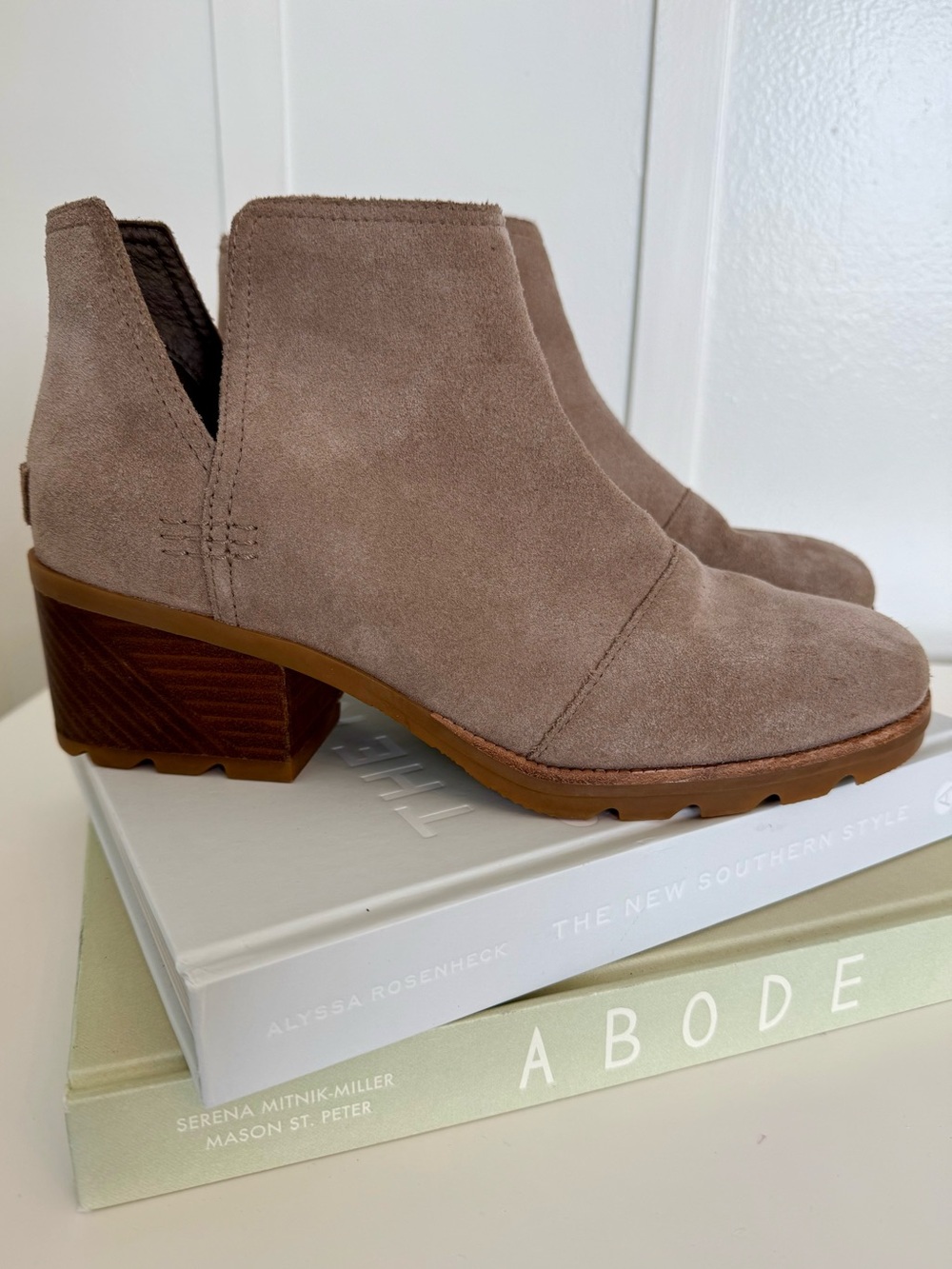 SOREL CATE CUT OUT WATERPROOF SUEDE BOOTIES BURRO TAN SIZE 7.5 LIKE NEW
